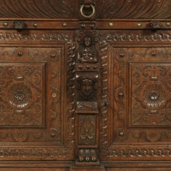 Een set van (2) identieke buffet beeldenkasten, Holland, ca. 1900.