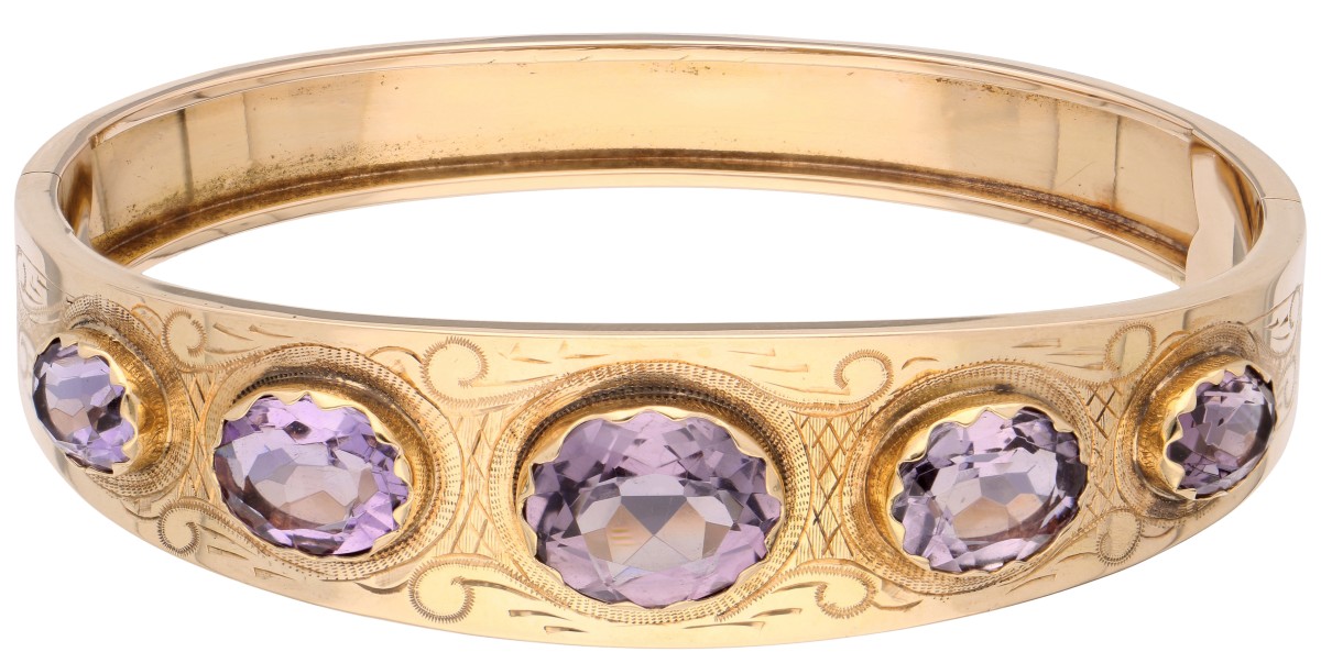 14K Geelgouden bangle armband bezet met ca. 10.49 ct. amethisten.