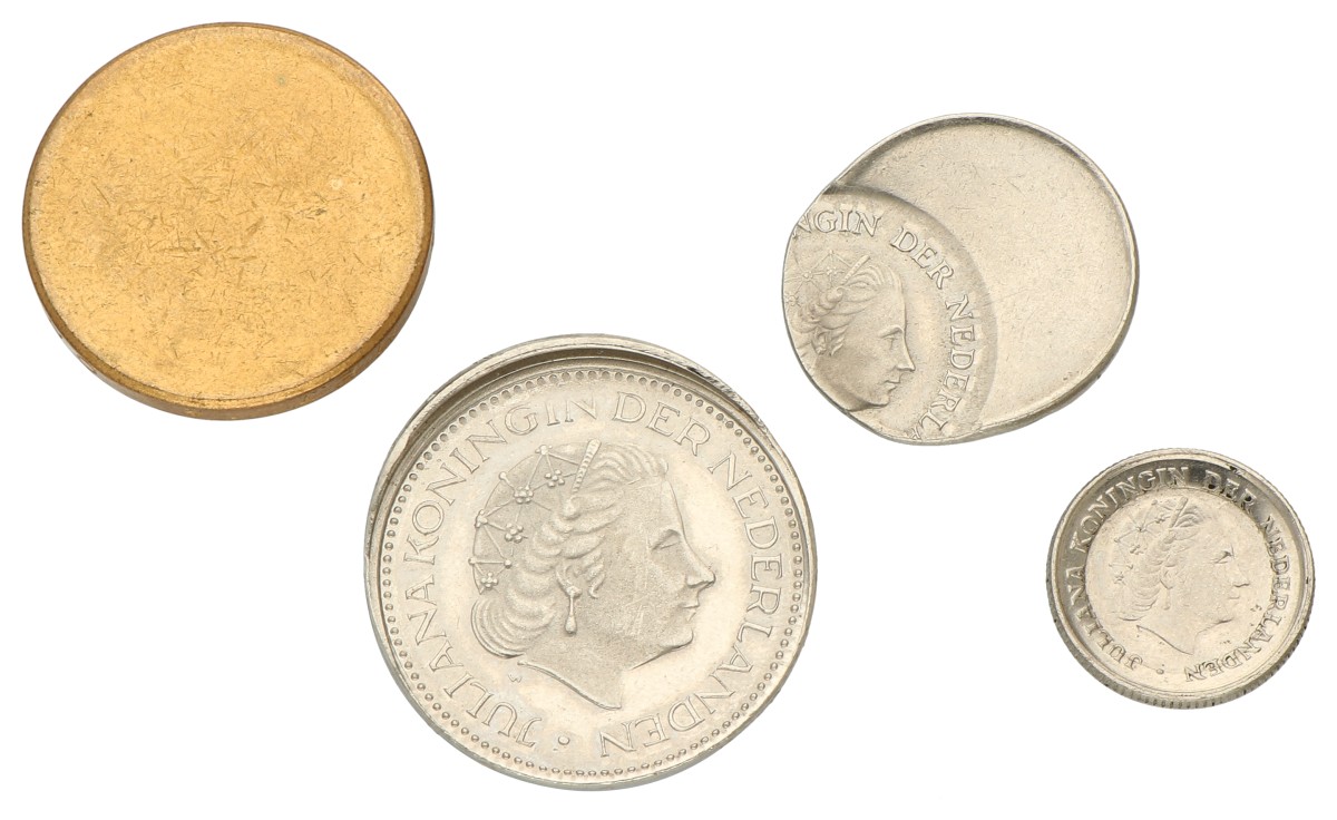 Lot (4) 5 Gulden, Gulden, 25 cent & 10 cent - Misslagen. Juliana & Beatrix. Average XF