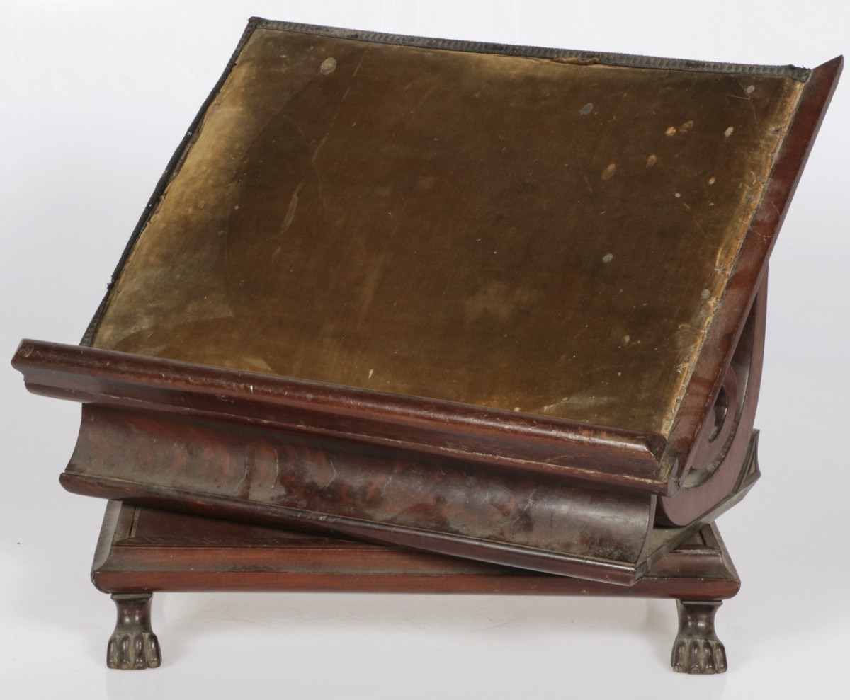 Een Biedermeier lessenaar, Duitsland(?), 19e eeuw.