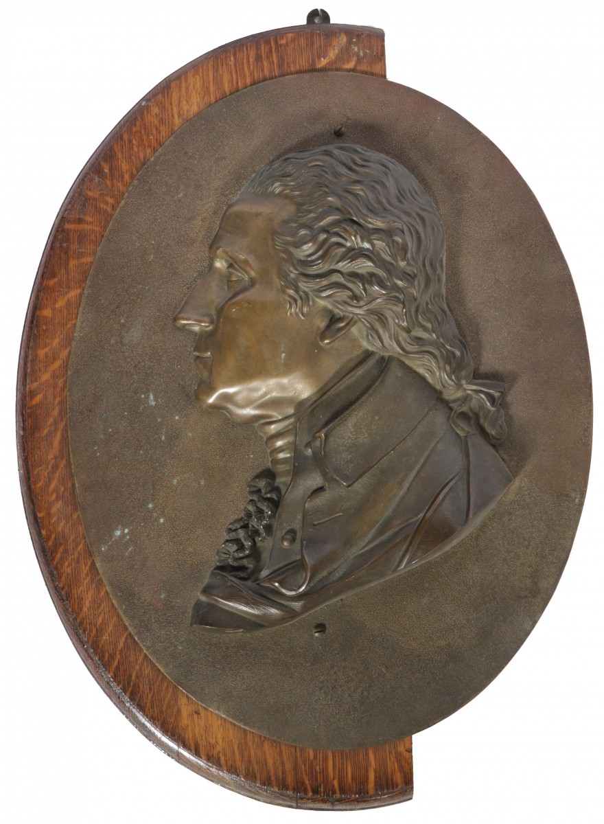 Een groot bronzen reliëf plaquette met portret van een man, Duitsland, 1e helft 20e eeuw.
