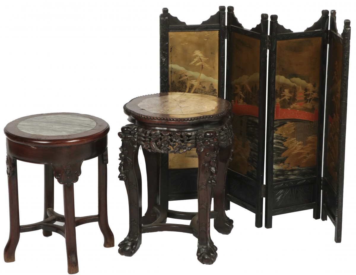 Een lot van (3) Aziatische meubeltjes, China, 20e eeuw.