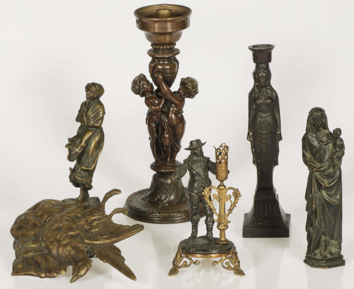 Een lot van diverse bronzen sculpturen, Frankrijk (?), eind 19e eeuw en later.