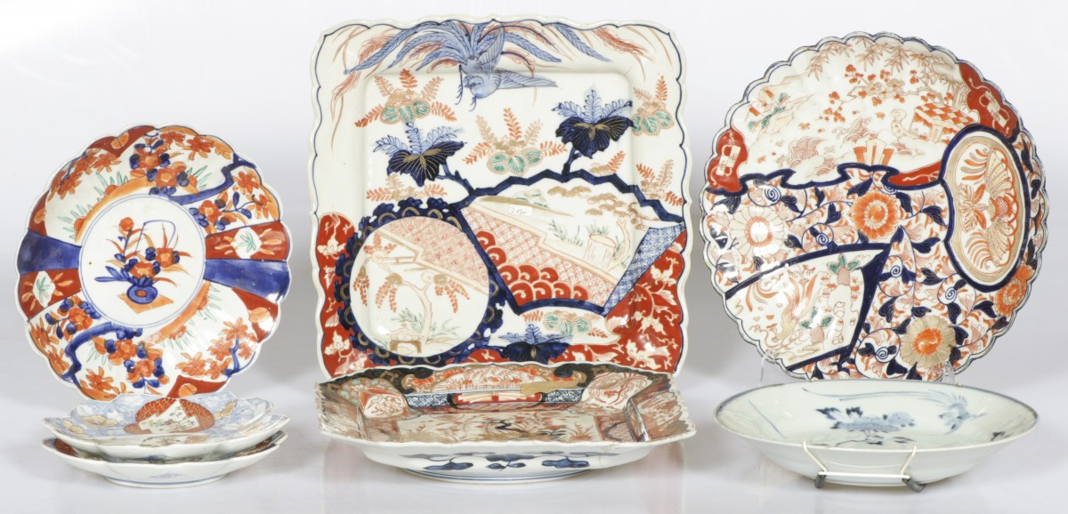 Een lot divers Aziatisch porselein waaronder (4) Imari schotels, China/Japan, 20e eeuw.