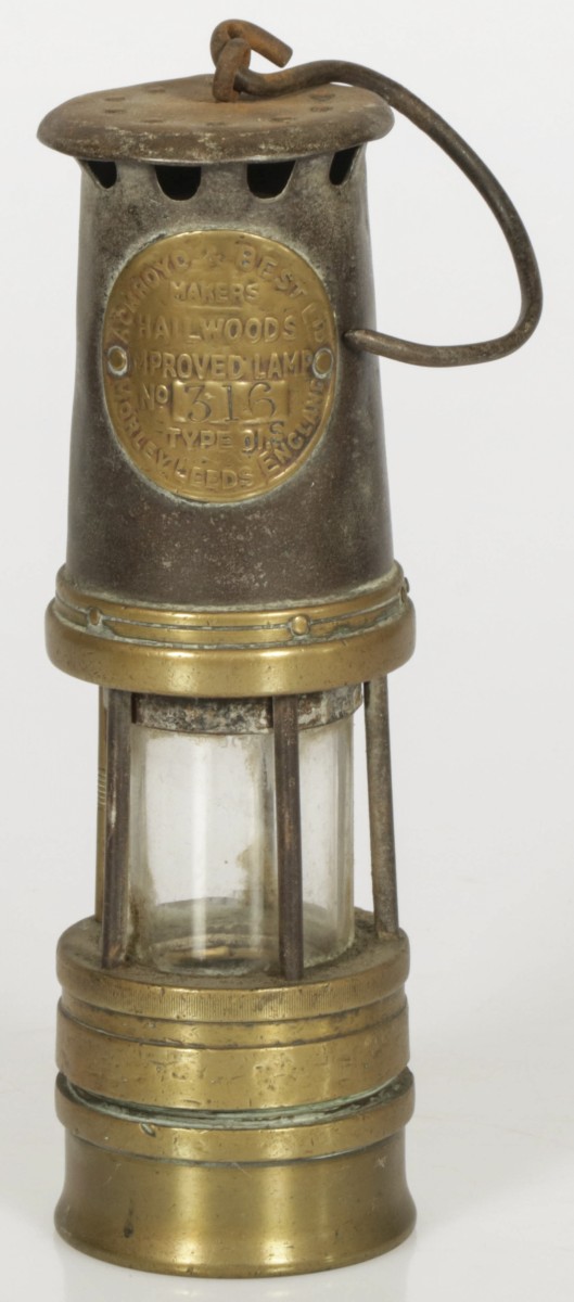 Een mijnwerkerslamp, England, ca. 1920
