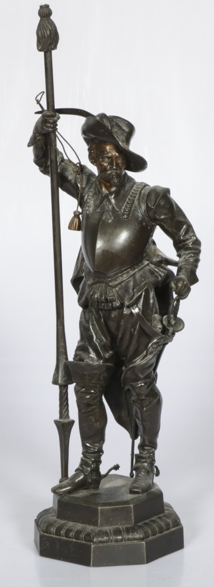 Een ZAMAK sculptuur van een lansdrager, Frankrijk(?), ca. 1900.