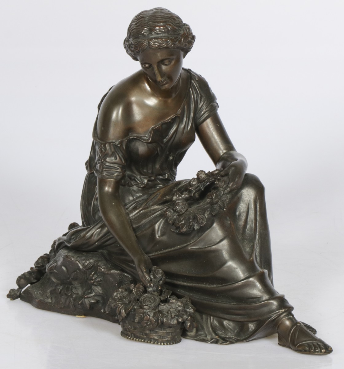 Een bronzen sculptuur van een zittende Pomona