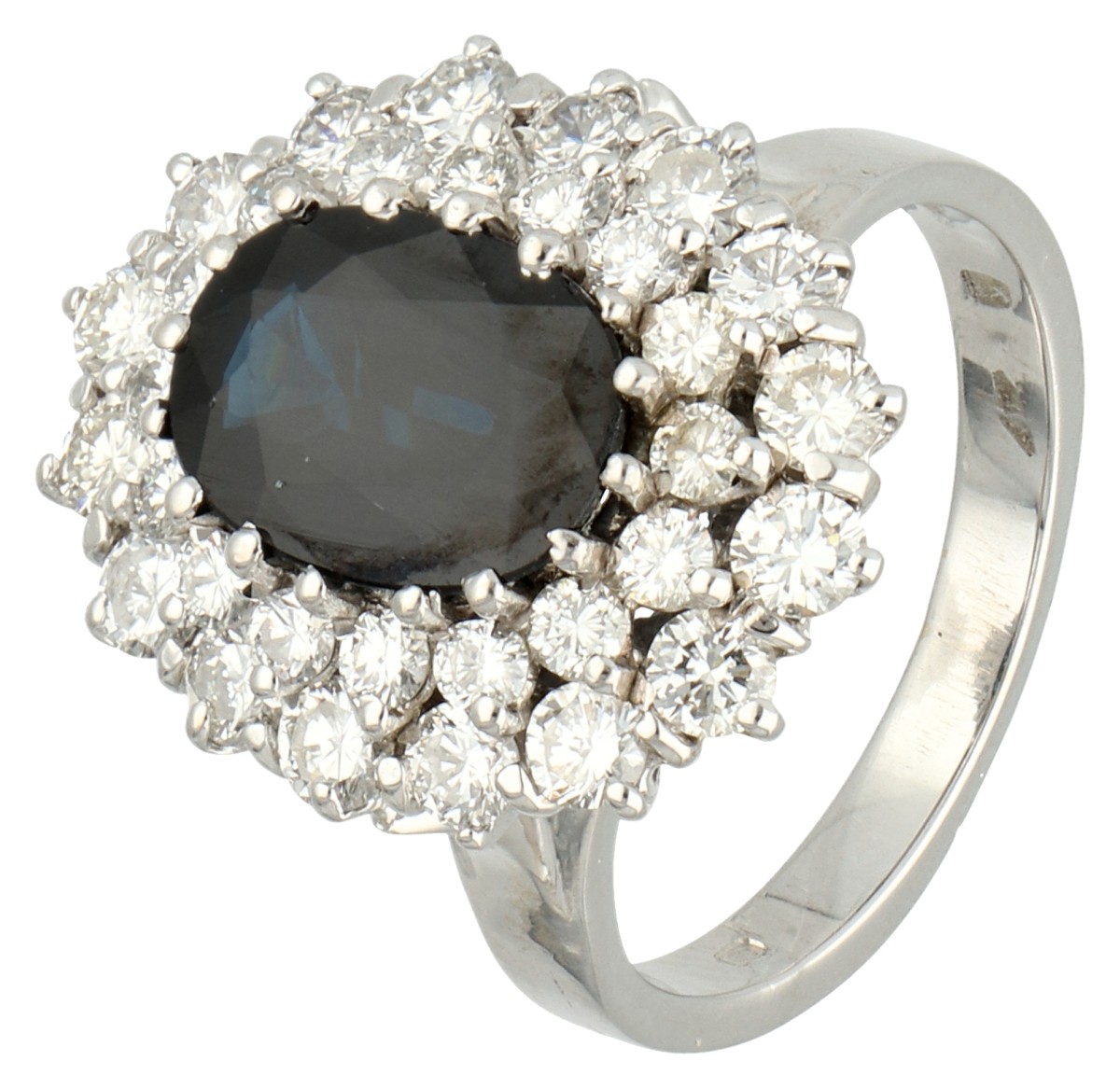 14K Witgouden entourage ring bezet met ca. 2.39 ct. natuurlijke saffier.