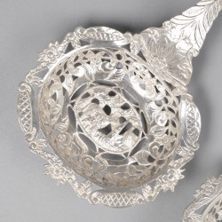 Strooilepels (2), Nederland eind 19e eeuw, zilver.