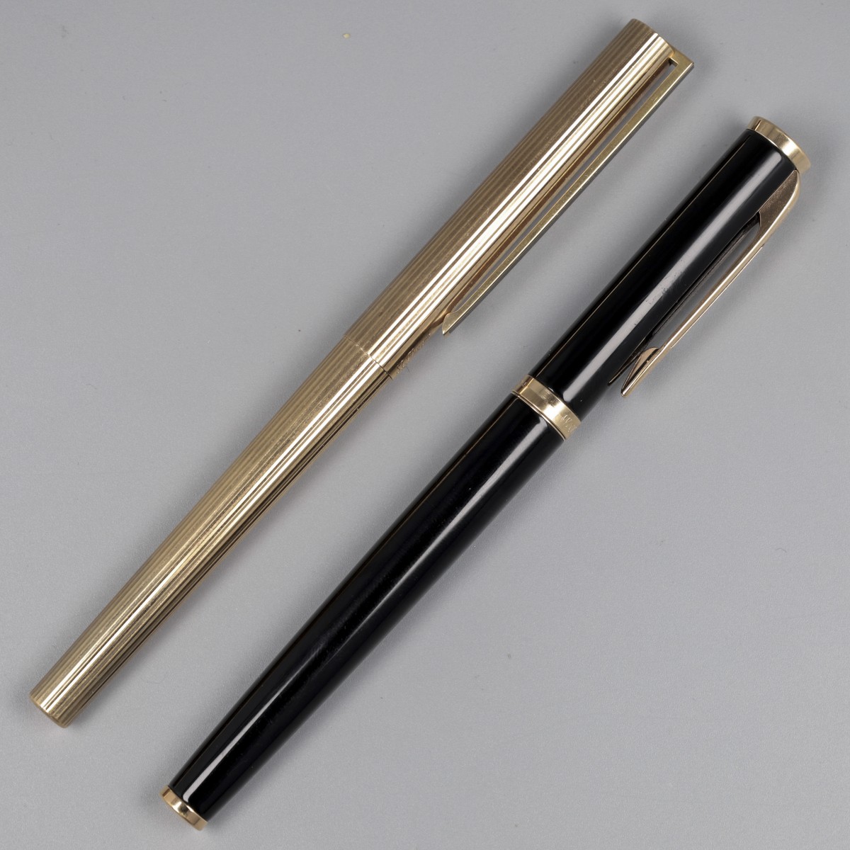 Waterman vulpen en S.T. Dupont balpen, goud / goud verguld.