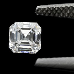 0.70 ct. GIA gecertificeerde natuurlijke diamant.