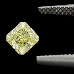 0.70 ct. GIA gecertificeerde natuurlijke Diamant.