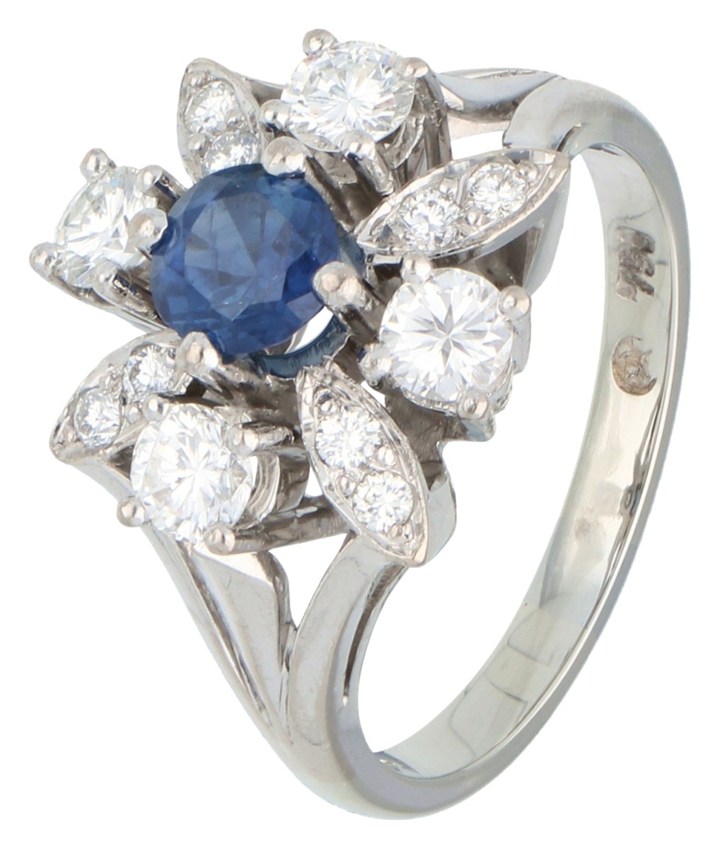 18K Witgouden entourage ring bezet met natuurlijke saffier en 0.76 ct. diamant