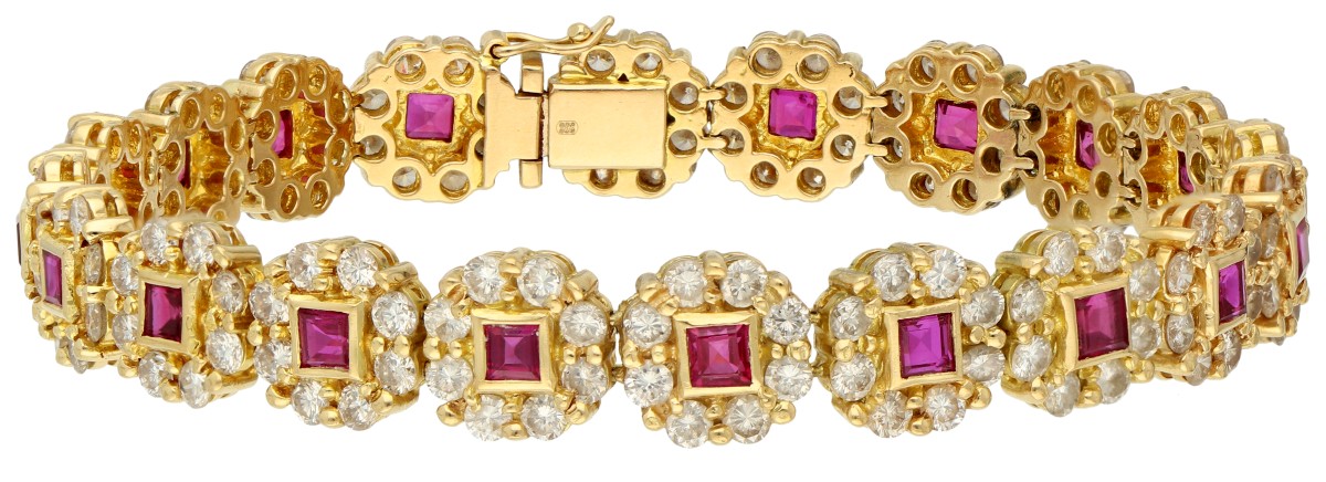 18K Geelgouden schakel armband bezet met ca. 3.20 ct. diamant.