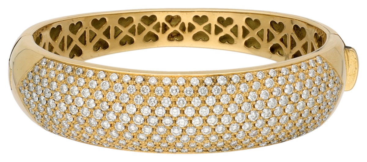 18K geelgouden bangle armband bezet met ca. 3.73 ct. diamant