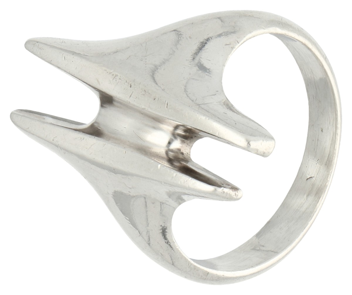 Sterling zilveren no. 126 ring door Deense designer Georg Jensen. 