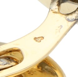 Gouden/platina set van manchetknopen en boordknopen bezet met ca. 0.20 ct. diamant en parelmoer