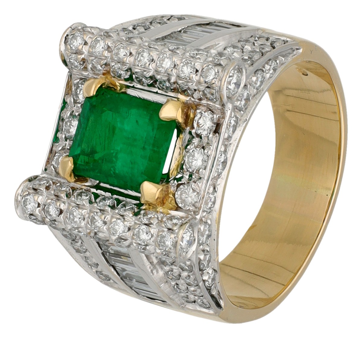 18K bicolor gouden entourage ring bezet met ca. 1.29 ct. diamant en  synthetisch smaragd