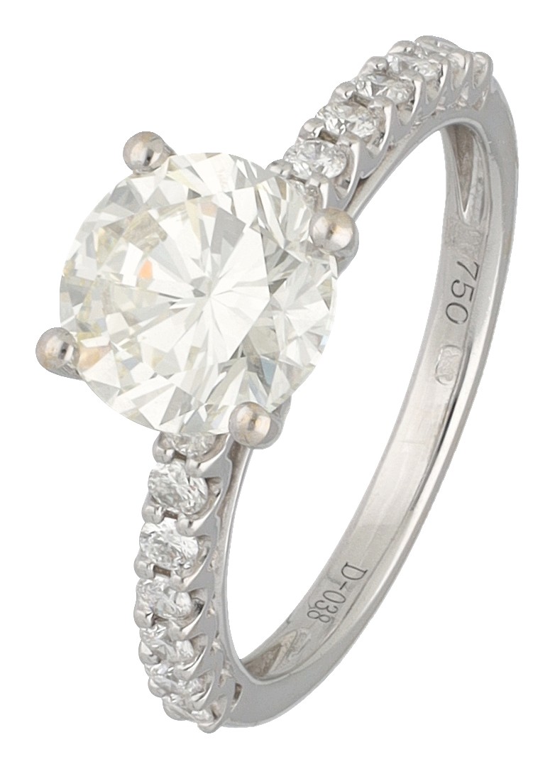 18K witgouden ring bezet met ca. 2.28 ct. diamant. HRD gecertificeerd