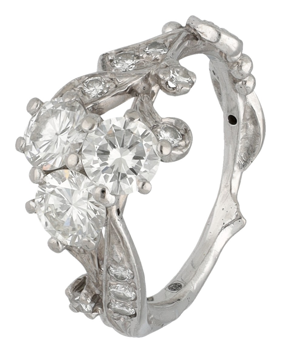 14K witgouden shoulder ring bezet met ca. 1.48 ct. Diamanten.