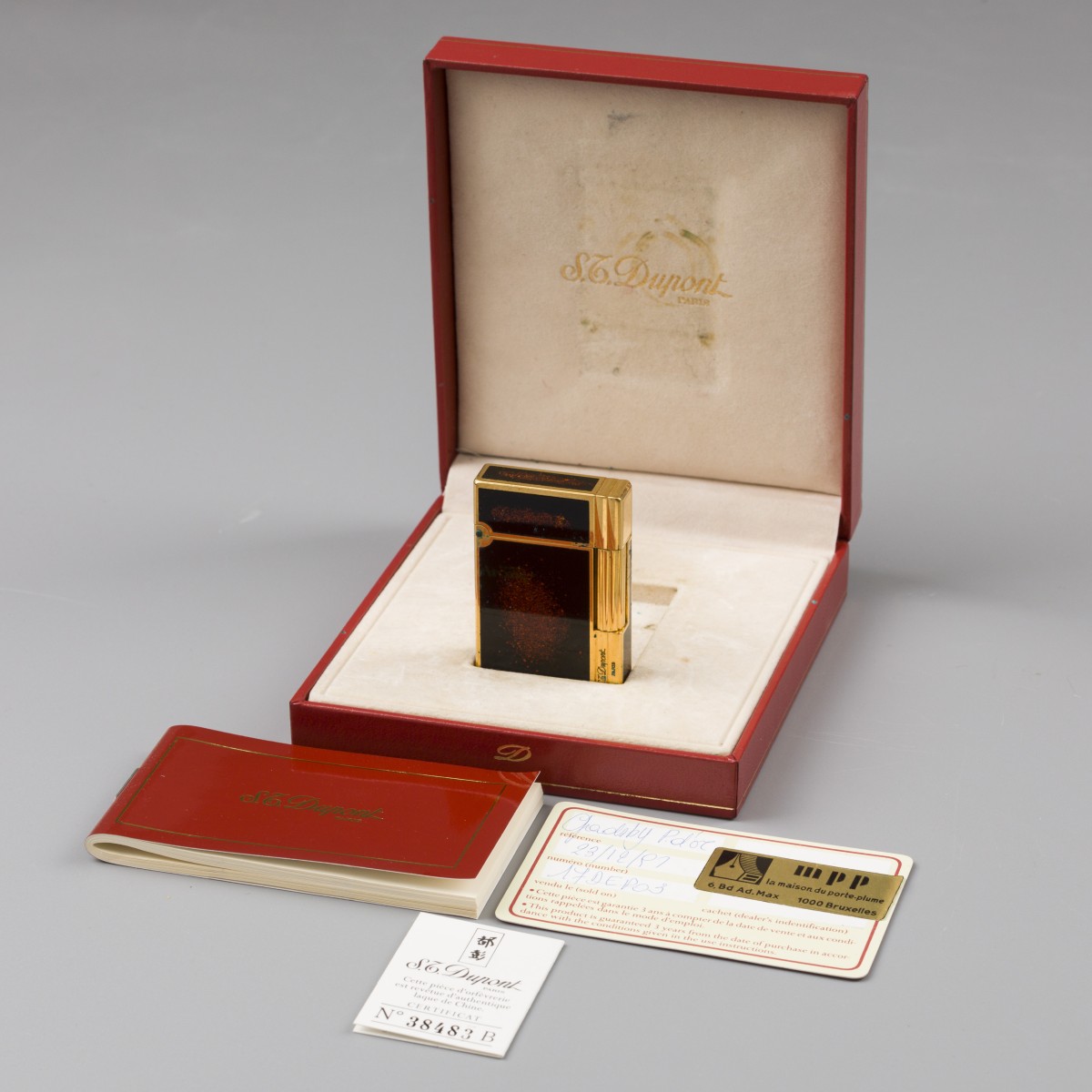 S.T. Dupont ''Gold Dust'' Laque-de-Chine gasaansteker.