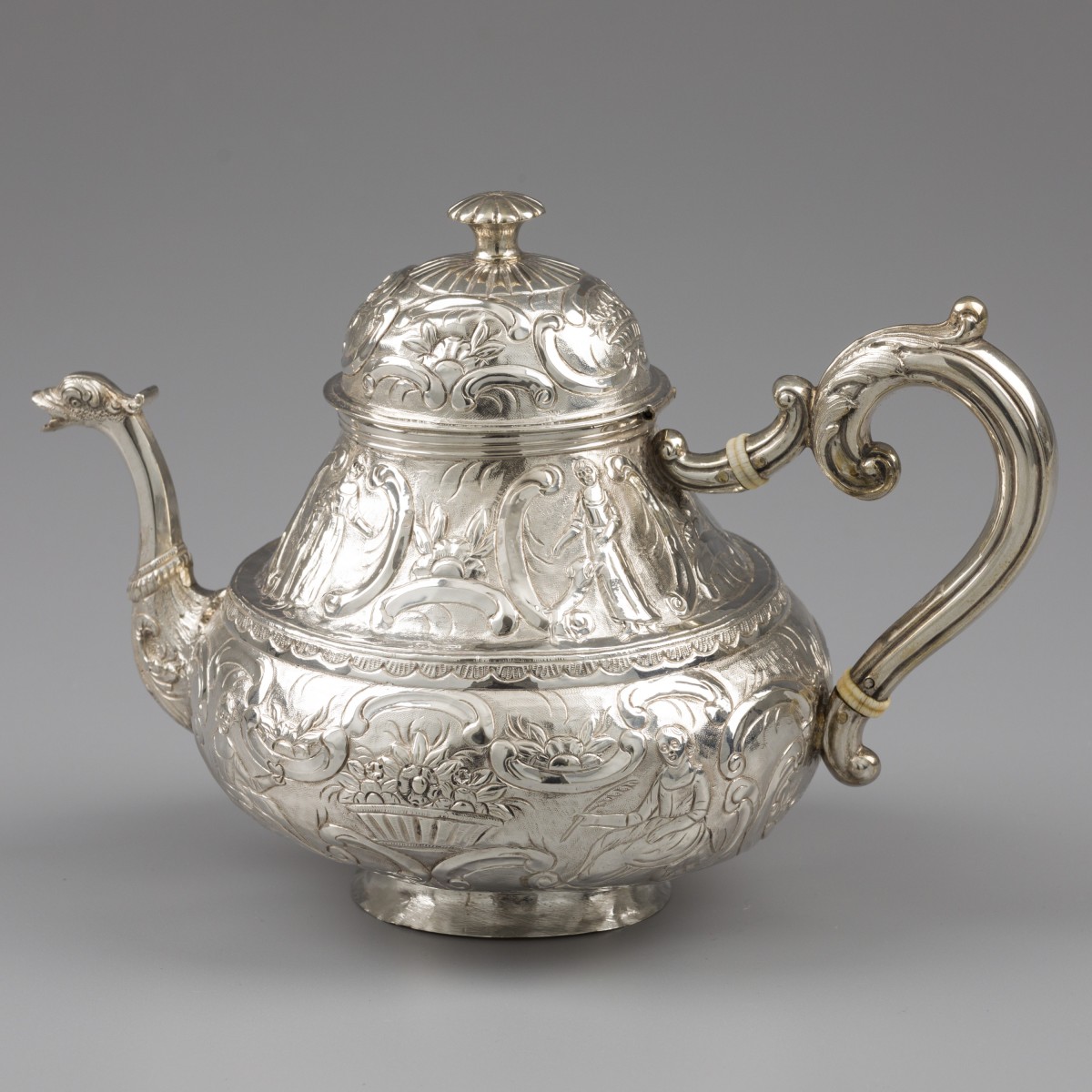 Theepot, Age Ages Oosterwerf, Sneek 1799, zilver.