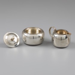 Georg Jensen suiker & melk set (2), Art Deco model 847A, Kopenhagen ca. 1930, zilver. Ontworpen door Harald Nielsen.