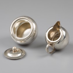 Georg Jensen suiker & melk set (2), Art Deco model 847A, Kopenhagen ca. 1930, zilver. Ontworpen door Harald Nielsen.