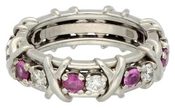 Jean Schlumberger voor Tiffany & Co. 'Sixteen Stone' platina ring bezet met ca. 0.57 ct. diamant en ca. 0.65 ct. natuurlijk robijn