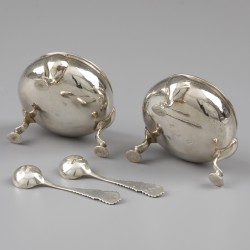 'Georgian silver' zoutkelders (2), David Mowden, Londen 1765-1766, zilver.