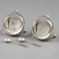 'Georgian silver' zoutkelders (2), David Mowden, Londen 1765-1766, zilver.