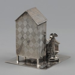 Miniatuur poppenkast, J. Verhoogt (1894-1936), Hoorn 1909, zilver.