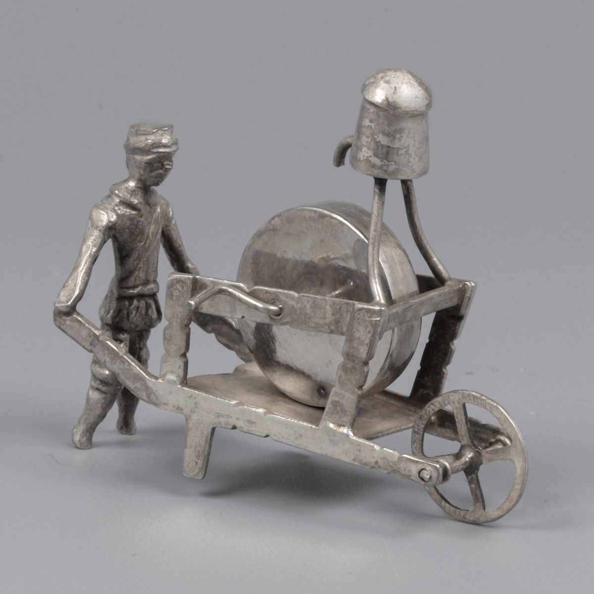 Miniatuur scharensliep, J. Postmus (1899-1955), Amsterdam ca. 1915, zilver.