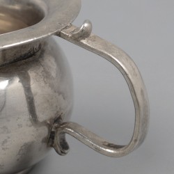 Miniatuur kamer pot / pispot, Arnoldus van Geffen (1728-1769), Amsterdam 1766, zilver.