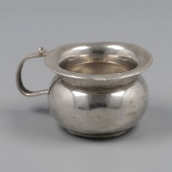 Miniatuur kamer pot / pispot, Arnoldus van Geffen (1728-1769), Amsterdam 1766, zilver.