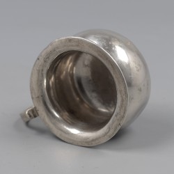 Miniatuur kamer pot / pispot, Arnoldus van Geffen (1728-1769), Amsterdam 1766, zilver.