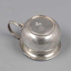 Miniatuur kamer pot / pispot, Arnoldus van Geffen (1728-1769), Amsterdam 1766, zilver.