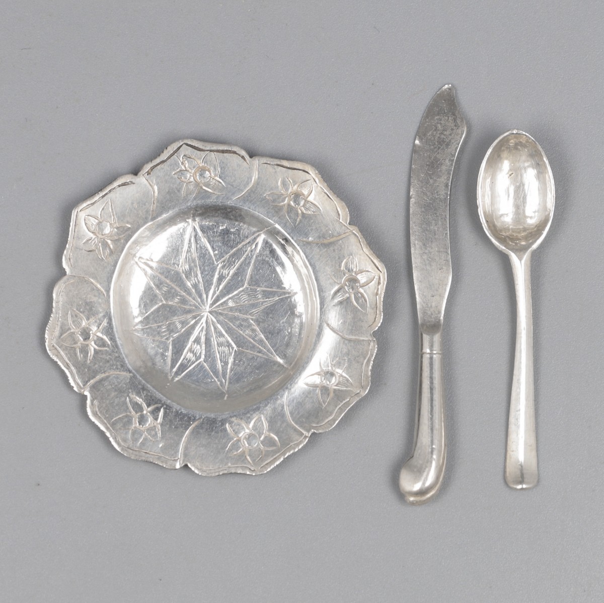 Miniatuur dinerservies (3), Jan Bonket (1747-1789), Amsterdam 1772, zilver.