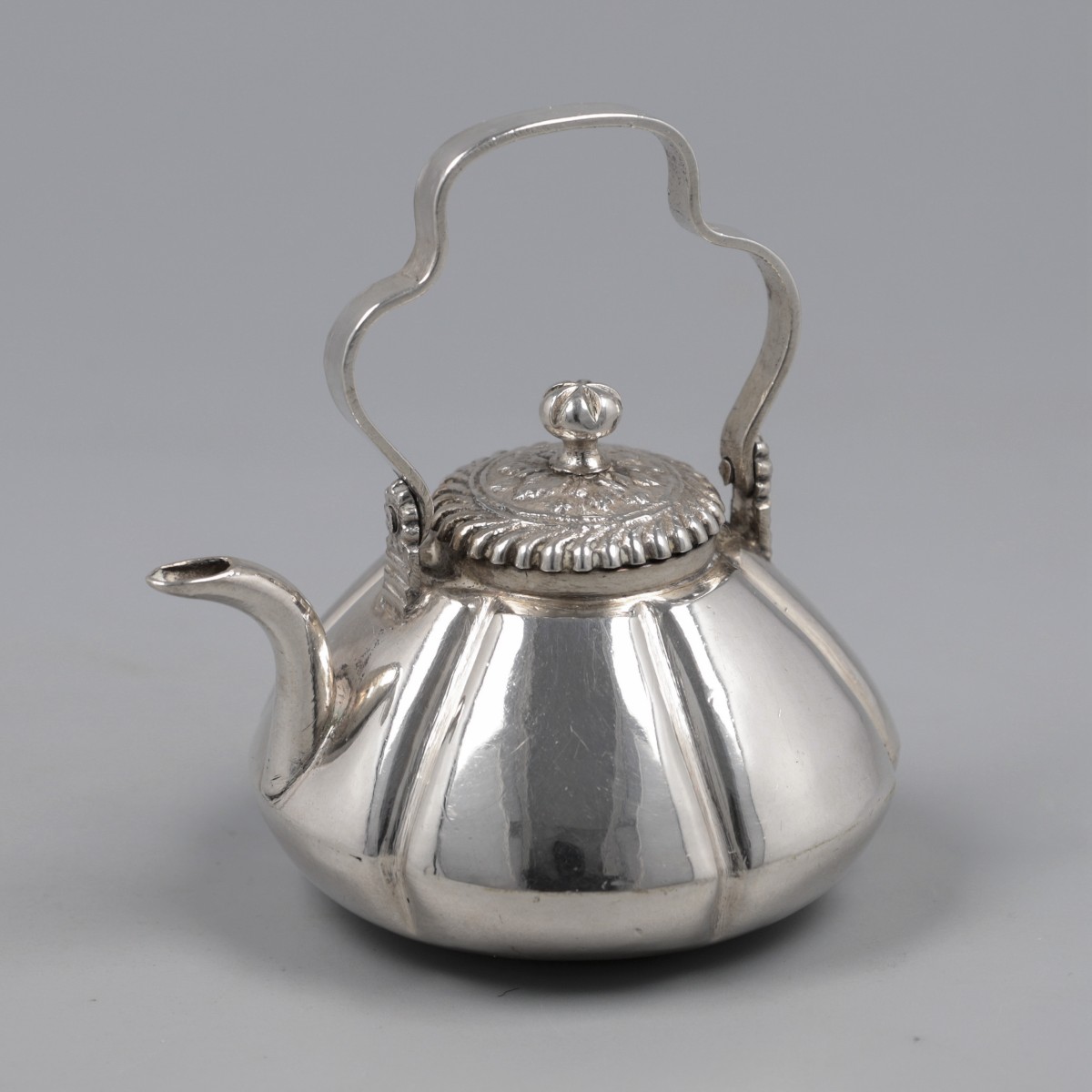 Miniatuur ketel, Pieter van Somerwil I (1706-1753), Amsterdam ca. 1730, zilver.