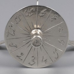 Miniatuur rouletteman / tombola, J. Postmus (1899-1955), Amsterdam ca. 1910, zilver.
