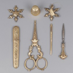 Naainecessaire (7), Johannes Mattheus van Kempen junior, Utrecht 1854-1858 / Franciscus de Cates, Rosmalen ca. 1880, goud.