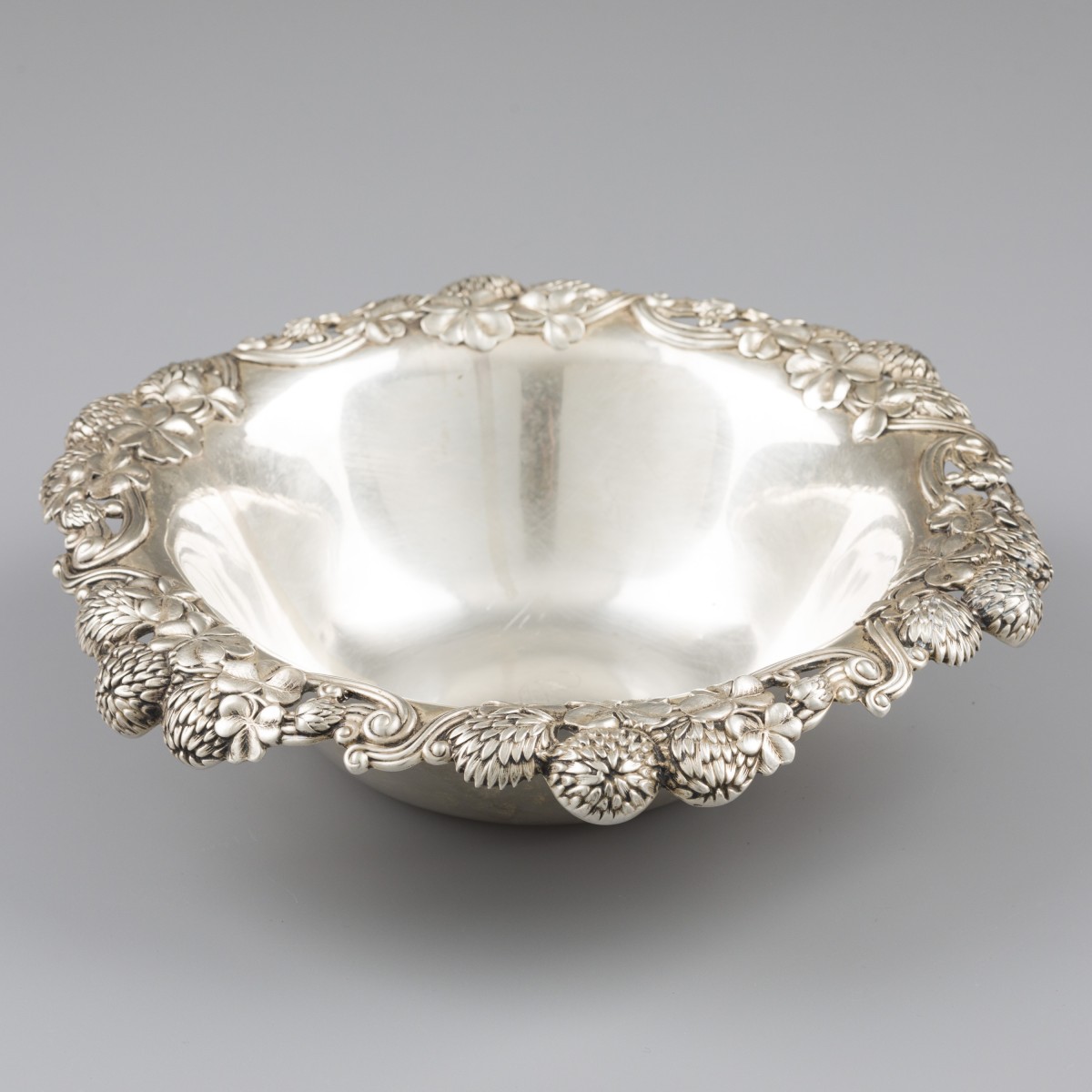 Tiffany & Co. "Clover" schaal, New York 1902-1907, zilver.