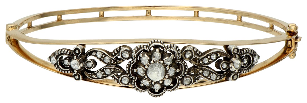 14K geelgouden bangle met diamant.