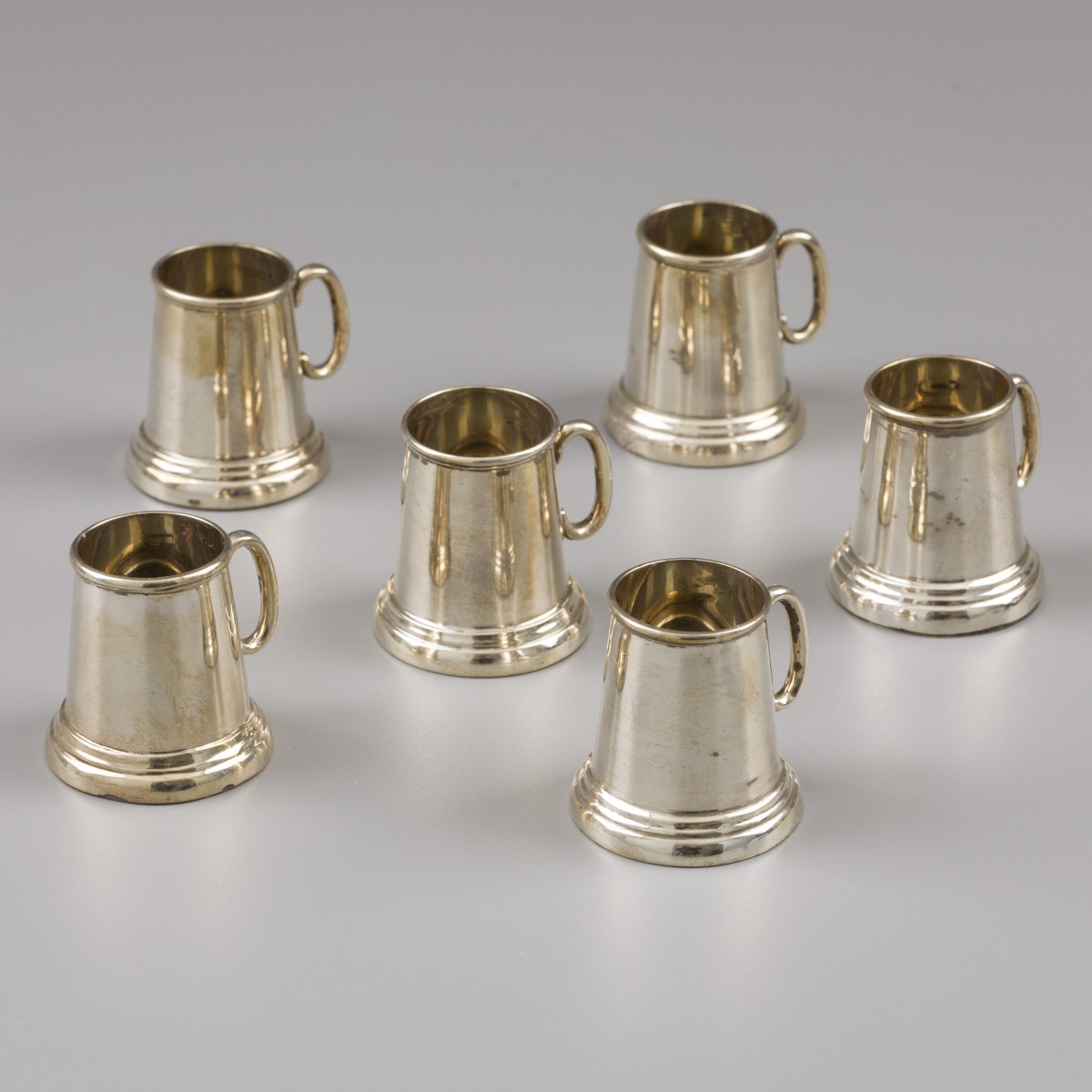 Whisky cups (6), Cooke & Kelvey, Calcutta, India, ca. 1920, zilver.