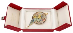 18K geelgouden Art Nouveau hanger/broche bezet met emaille, saffier, diamant en een parel
