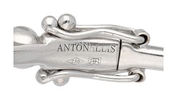 Antonellis 18K witgouden armband bezet met ca. 1.98 ct. diamant.