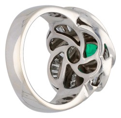 18K witgouden ring met ca. 1.275 ct. diamanten en synthetische smaragd