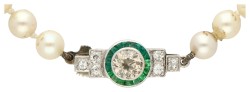 18K witgouden cultivé parelcollier, diamant en smaragd