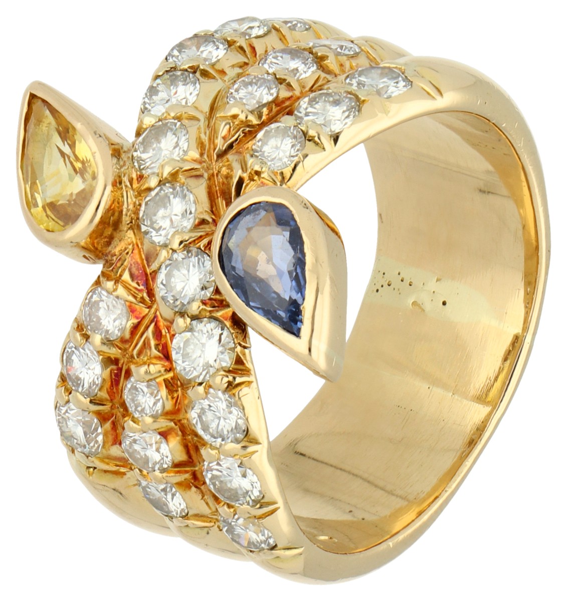 18K geelgouden ring bezet met ca. 2.10 ct. diamant en synthetisch saffier. 