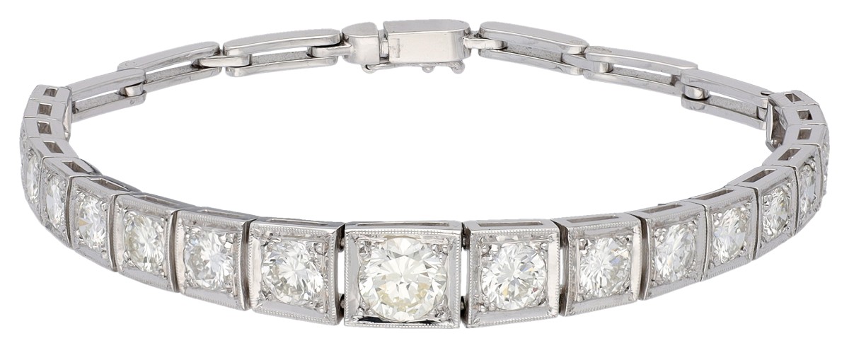 14K witgouden armband bezet met ca. 4.76 ct. diamant.